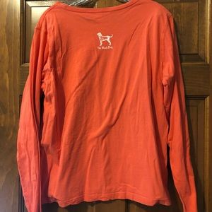 Large women’s Black Dog long sleeve shirt.